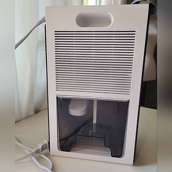 Small Portarble Dehumidifier Model CT2 95 oz. White. With Auto Shutoff. - Picture 1 of 14
